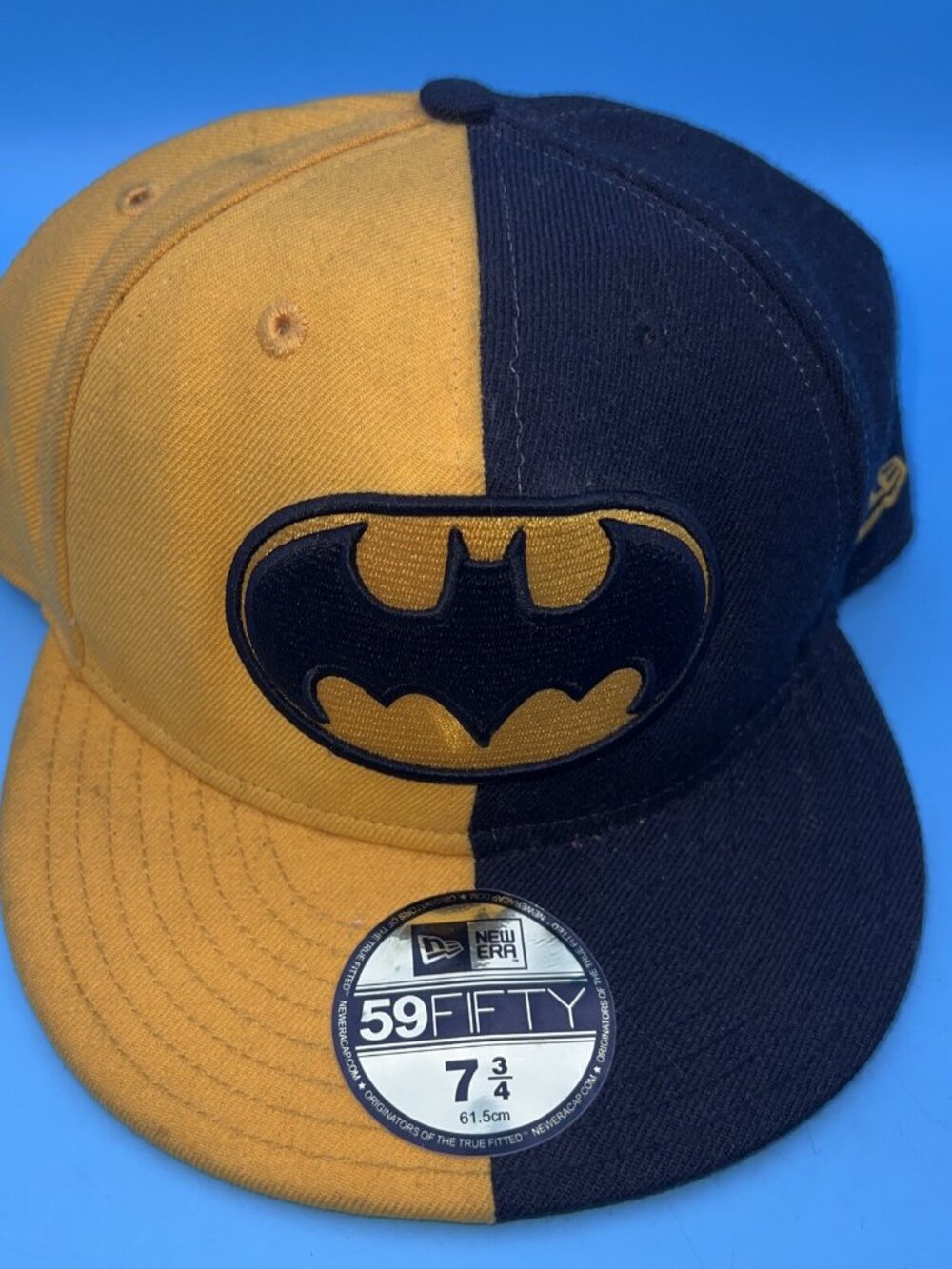 New Era Fitted 7 3/4 Batman Hat Cap Yellow Black W Sticker, 70% Wool, Lined